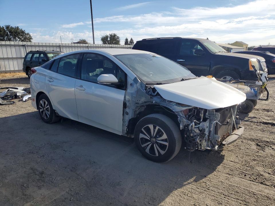 Photo 4 from auction – 2017 TOYOTA PRIUS PRIME with VIN JTDKARFP0H3063754