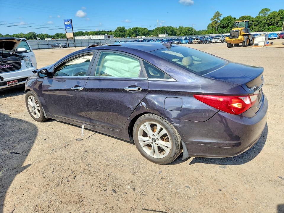 Photo 2 from auction – 2011 HYUNDAI SONATA with VIN 5NPEC4AC3BH098718