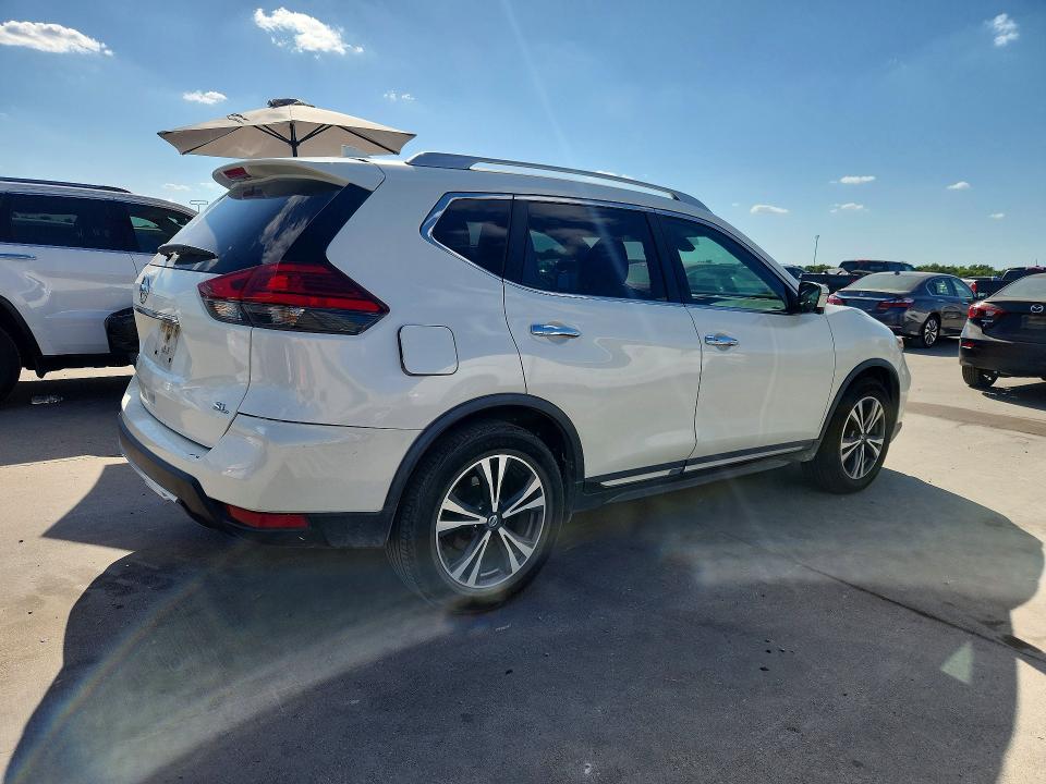 Photo 3 from auction – 2017 NISSAN ROGUE with VIN JN8AT2MT7HW398865