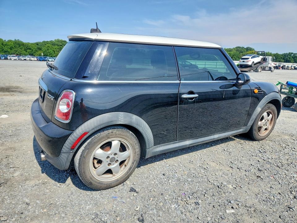 Photo 3 from auction – 2011 MINI COOPER with VIN WMWSU3C5XBTX97460