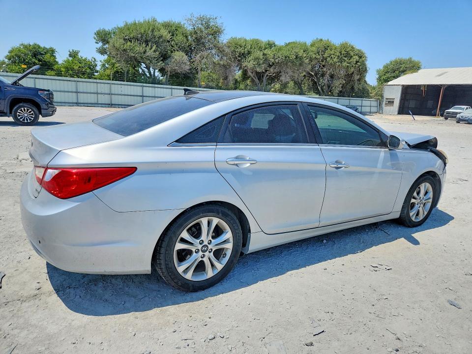 Photo 3 from auction – 2013 HYUNDAI SONATA with VIN 5NPEC4AC5DH505294