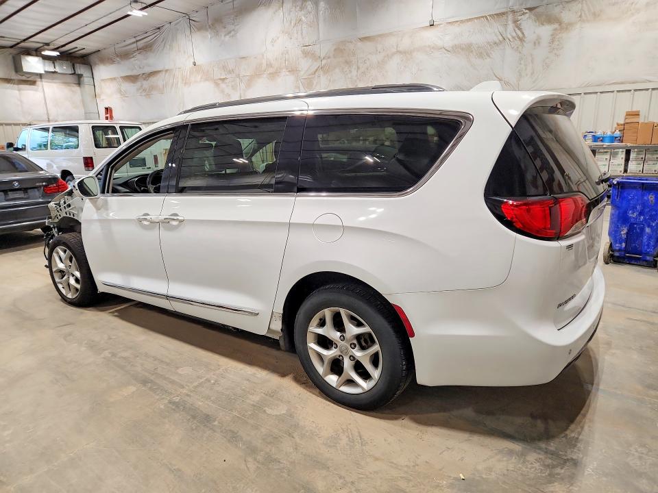 Photo 2 from auction – 2020 CHRYSLER PACIFICA with VIN 2C4RC1GG2LR284796