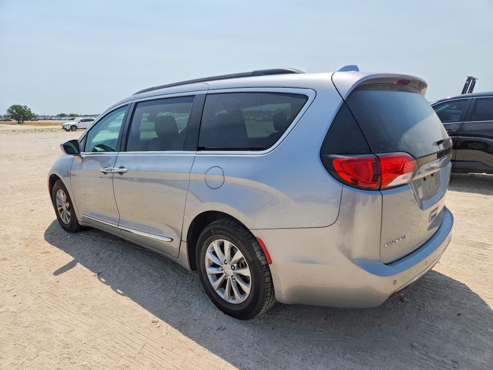 Photo 2 from auction – 2017 CHRYSLER PACIFICA with VIN 2C4RC1BG5HR613313