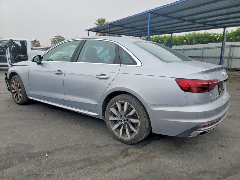 Foto 2 de la subasta – 2022 AUDI A4 con VIN WAUBBAF41NN008456