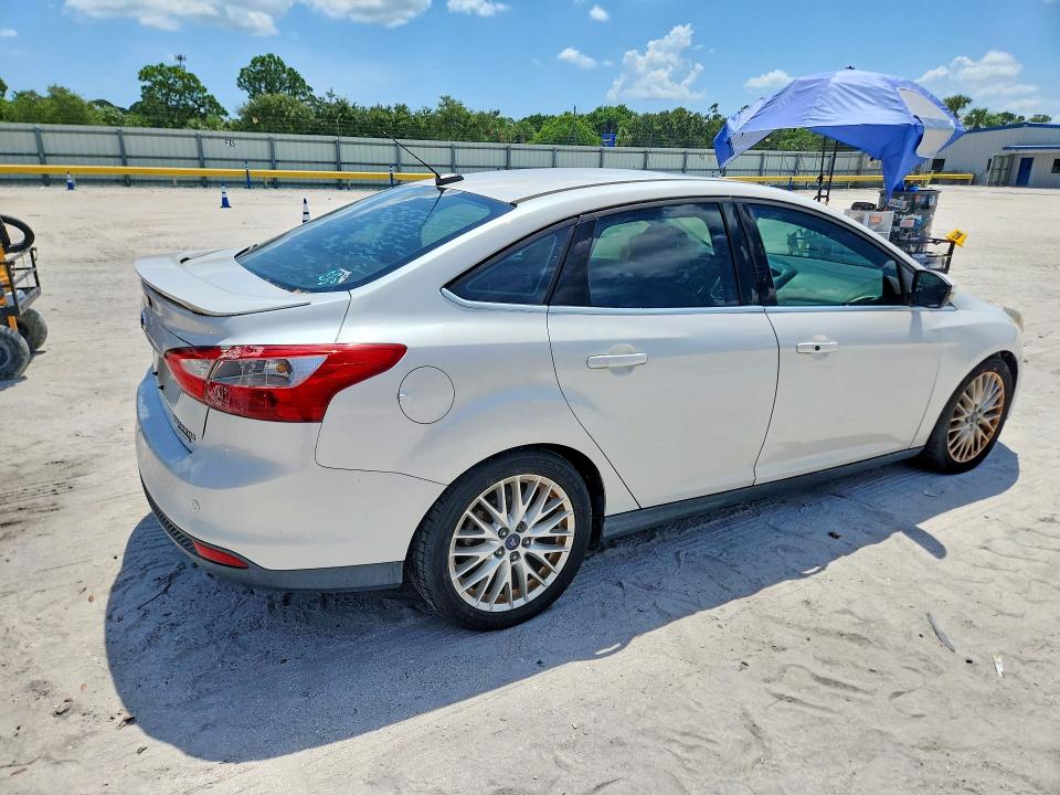 Photo 3 from auction – 2014 FORD FOCUS with VIN 1FADP3J21EL240653
