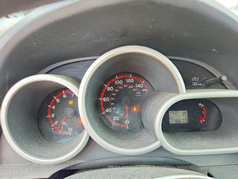 Photo 9 from auction – 2010 TOYOTA MATRIX with VIN 2T1KE4EE8AC030831