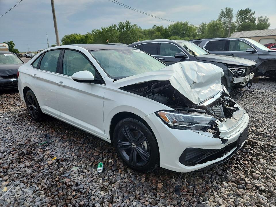 Photo 4 from auction – 2024 VOLKSWAGEN JETTA with VIN 3VW7M7BU3RM054248