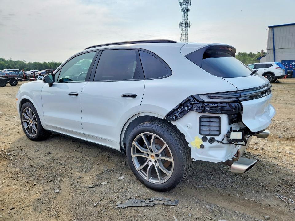 Photo 2 from auction – 2024 PORSCHE CAYENNE with VIN WP1AA2AY1RDA09554