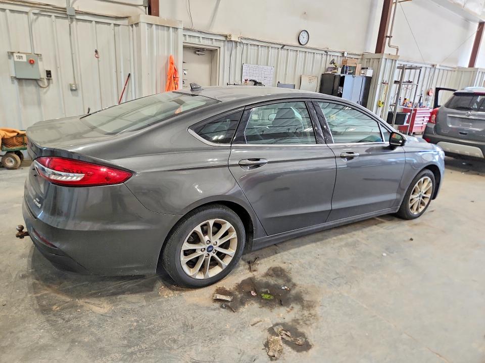 Photo 3 from auction – 2019 FORD FUSION with VIN 3FA6P0LU5KR164664