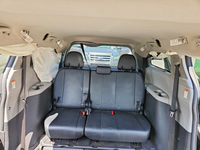 Photo 10 from auction – 2015 TOYOTA SIENNA with VIN 5TDXK3DC0FS676369