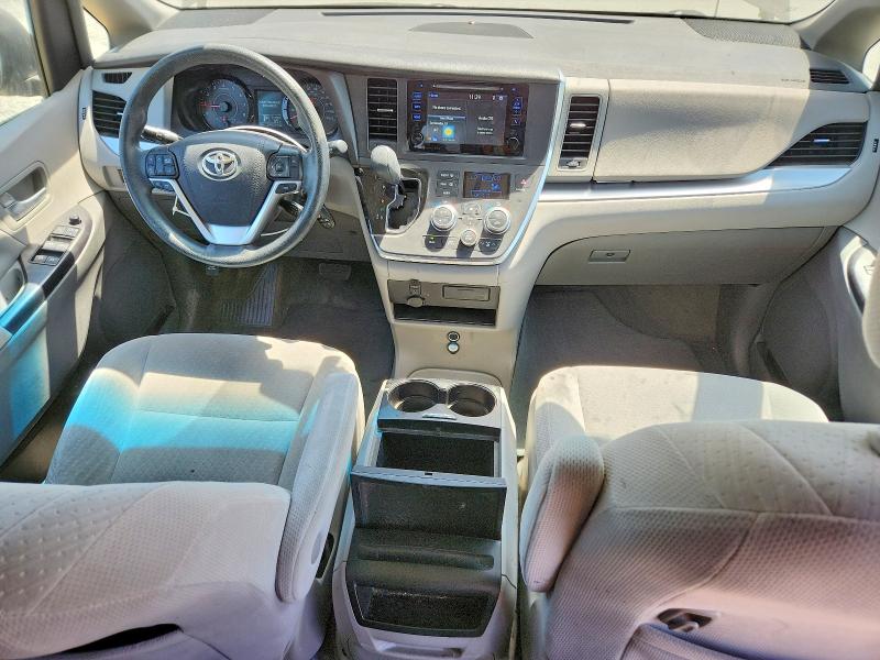 Photo 8 from auction – 2017 TOYOTA SIENNA with VIN 5TDKZ3DC1HS794715
