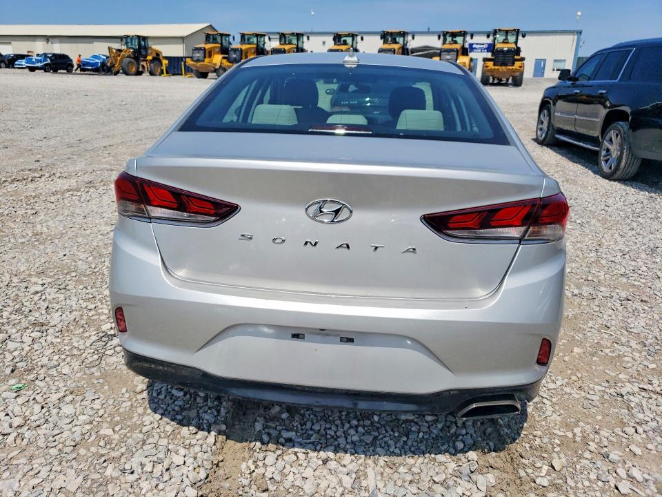 Photo 6 from auction – 2018 HYUNDAI SONATA with VIN 5NPE24AF3JH601403