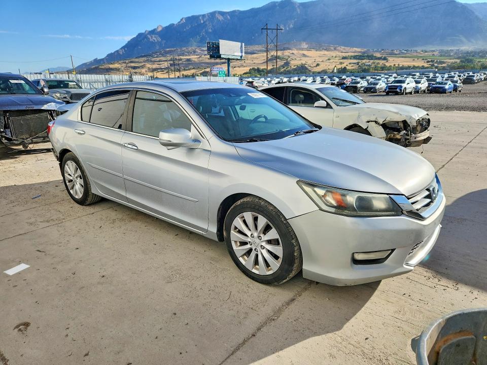 Photo 4 from auction – 2013 HONDA ACCORD with VIN 1HGCR2F8XDA047274