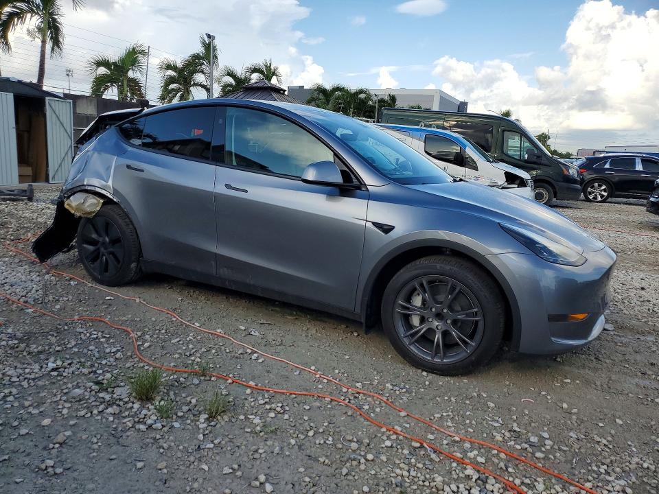 Photo 4 from auction – 2025 TESLA MODEL Y with VIN 7SAYGDEDXSF228922