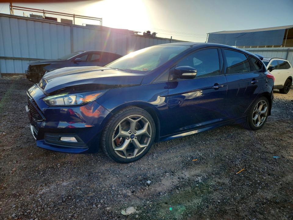 FORD FOCUS 2017 with VIN 1FADP3L90HL319665 - Photo from auction