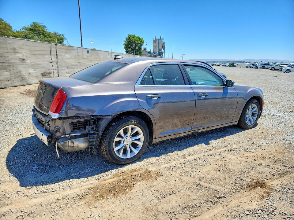 Photo 3 from auction – 2015 CHRYSLER 300 with VIN 2C3CCAAGXFH802747