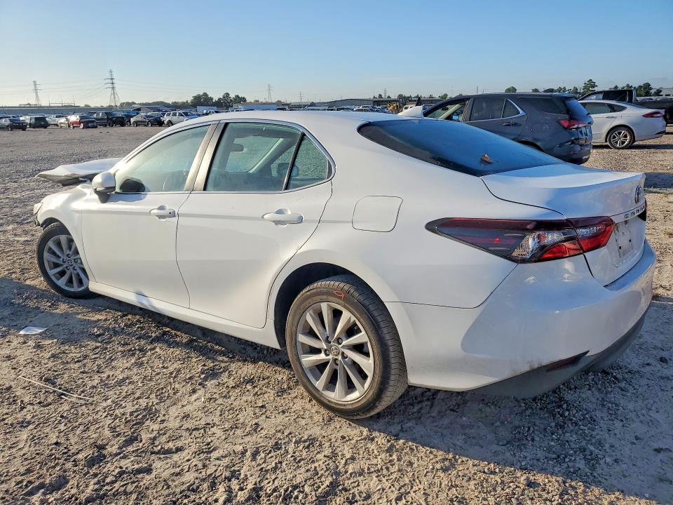 Снимка 2 от търг – 2022 TOYOTA CAMRY с VIN 4T1C11AK9NU641188