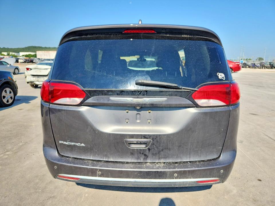Photo 6 from auction – 2017 CHRYSLER PACIFICA with VIN 2C4RC1BG5HR505984