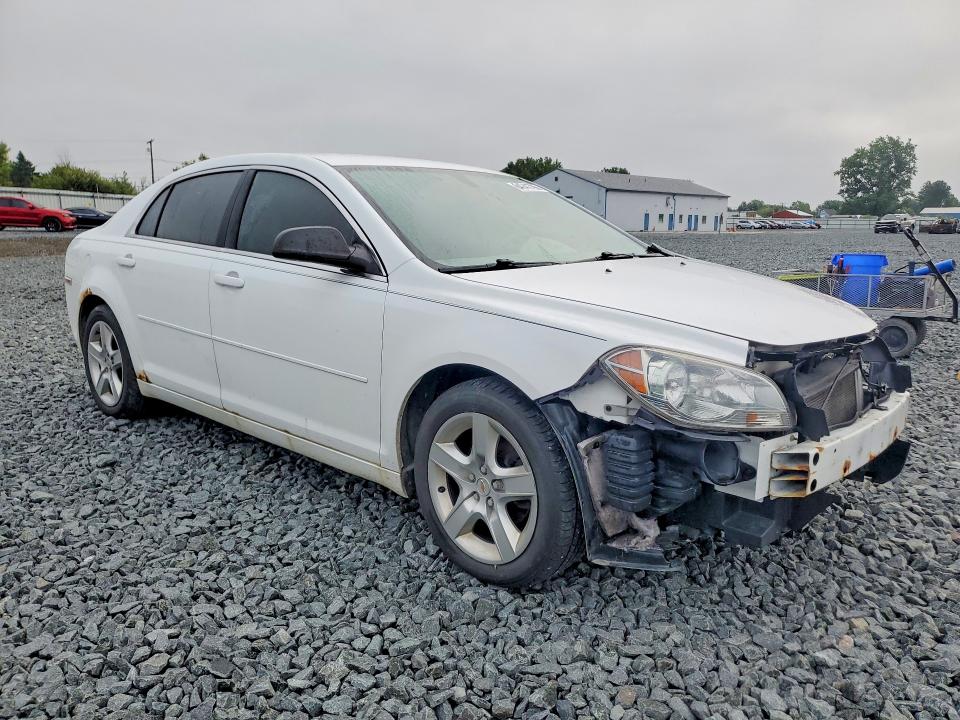 Photo 4 from auction – 2011 CHEVROLET MALIBU with VIN 1G1ZB5E1XBF195002