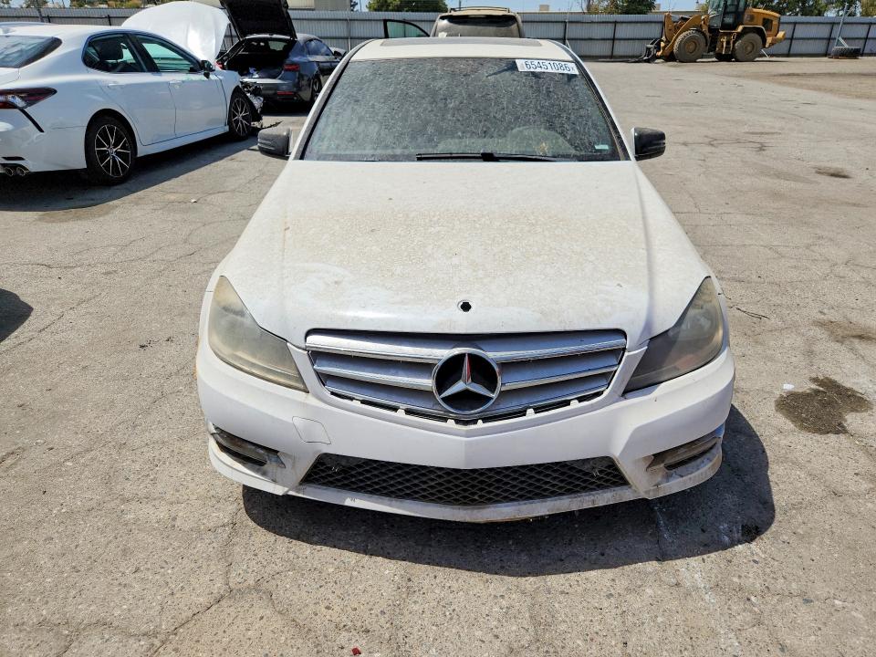 Photo 5 from auction – 2014 MERCEDES-BENZ C with VIN WDDGF4HBXER315293