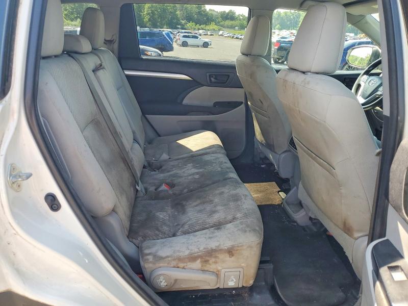 Photo 11 from auction – 2015 TOYOTA HIGHLANDER with VIN 5TDBKRFHXFS073676