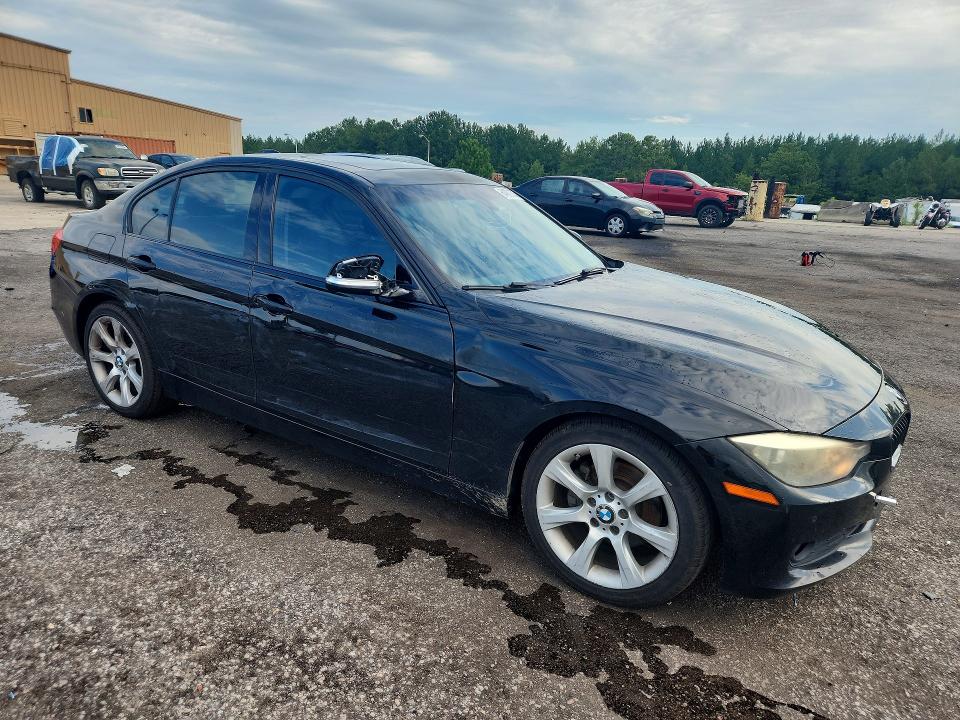 صورة رقم 4 من المزاد - 2015 BMW 320 مع VIN WBA3B1G56FNT07504