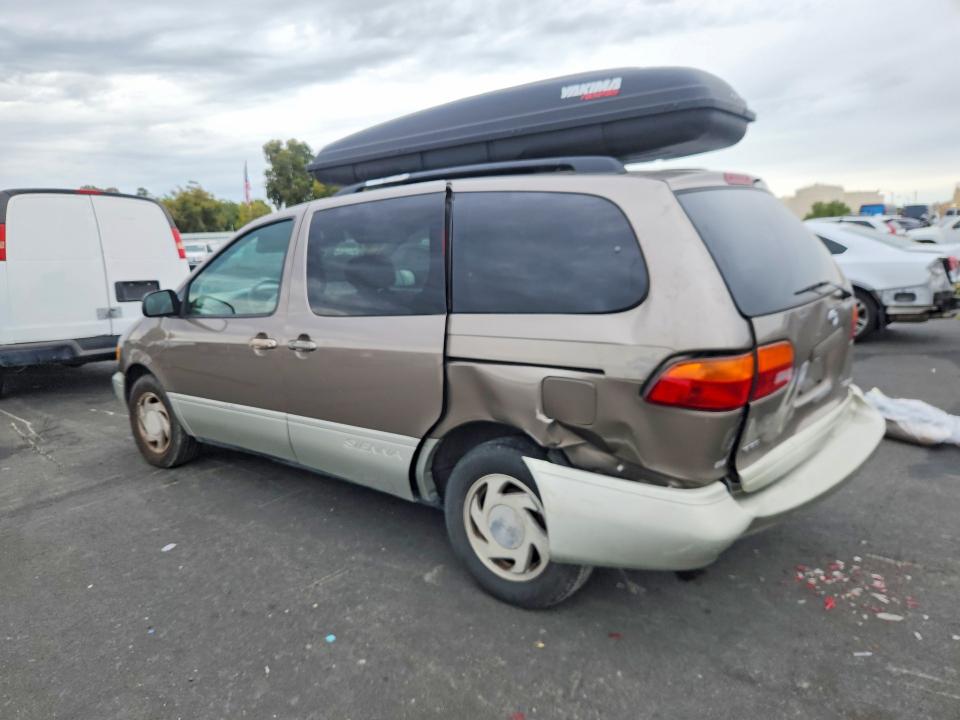 Photo 2 from auction – 1998 TOYOTA SIENNA with VIN 4T3ZF13C7WU049623