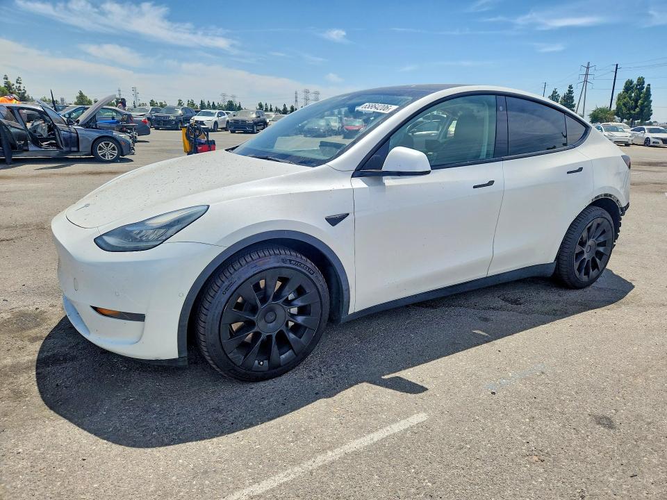 TESLA MODEL Y 2022 مع رقم تعريف المركبة 7SAYGAEE7NF429723 - صورة من المزاد