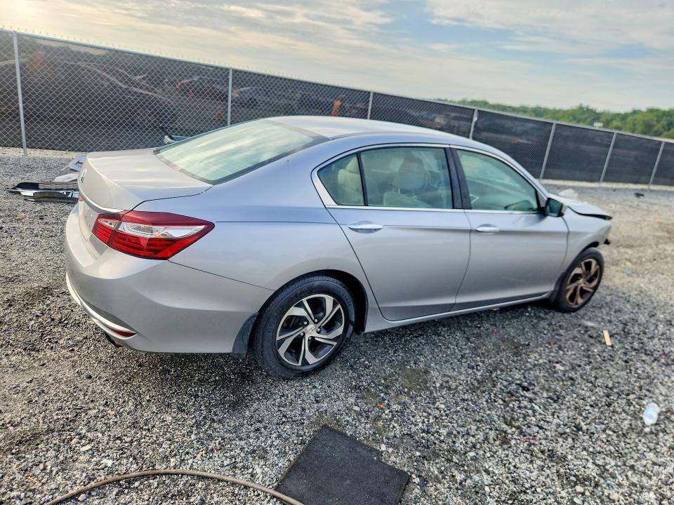 Photo 3 from auction – 2016 HONDA ACCORD with VIN 1HGCR2F37GA115460
