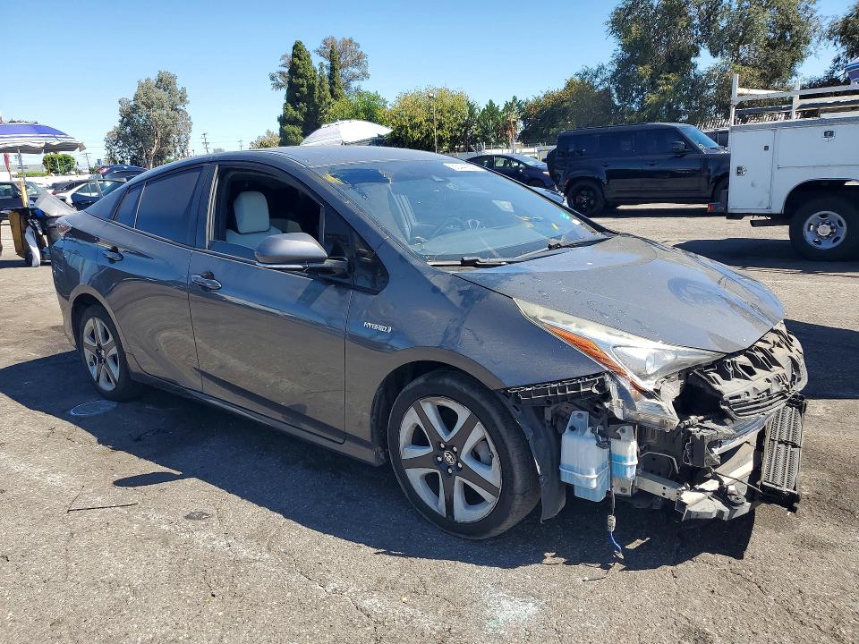 Photo 4 from auction – 2017 TOYOTA PRIUS with VIN JTDKARFUXH3032369