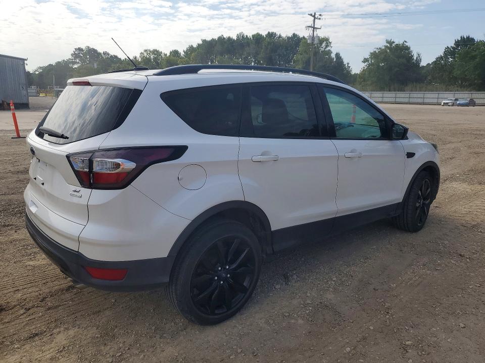 Photo 3 from auction – 2017 FORD ESCAPE with VIN 1FMCU0G92HUB95900
