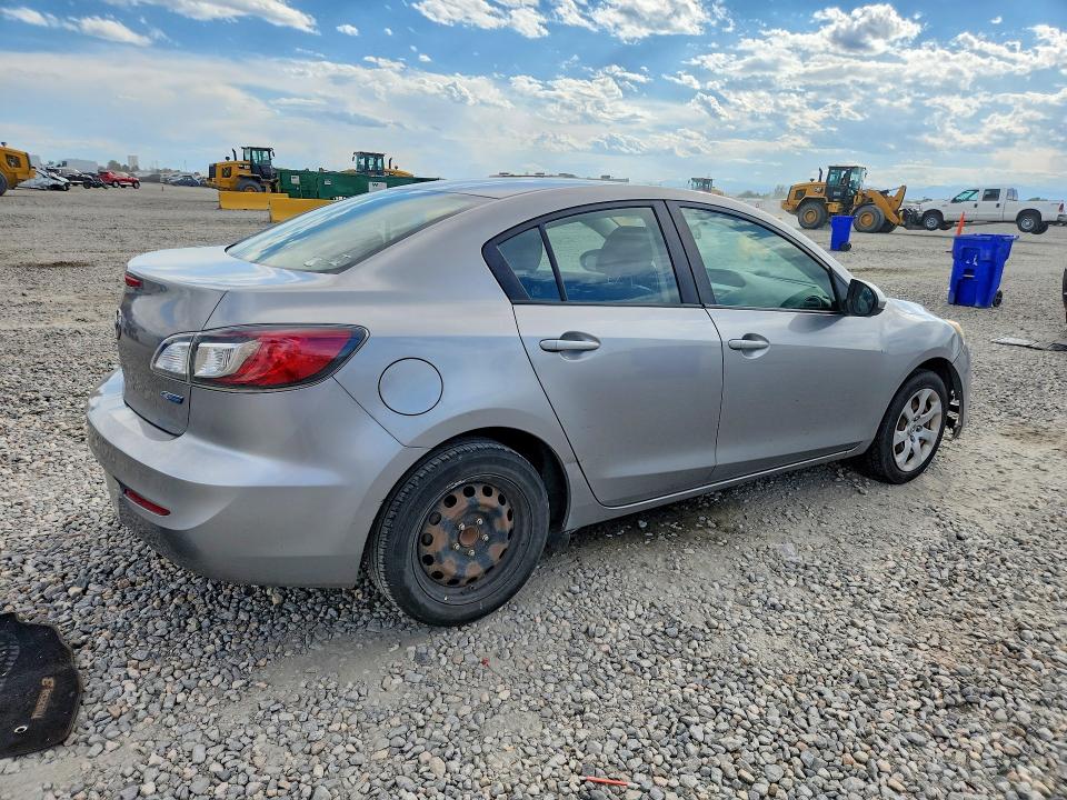 Photo 3 from auction – 2013 MAZDA 3 with VIN JM1BL1U7XD1813066