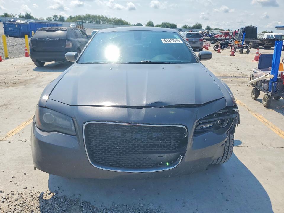 Photo 5 from auction – 2018 CHRYSLER 300 with VIN 2C3CCABGXJH228898