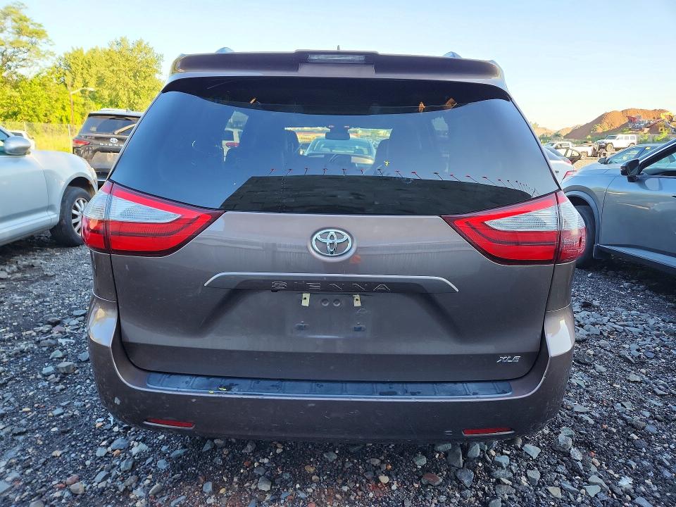 Photo 6 from auction – 2018 TOYOTA SIENNA with VIN 5TDYZ3DC5JS942557