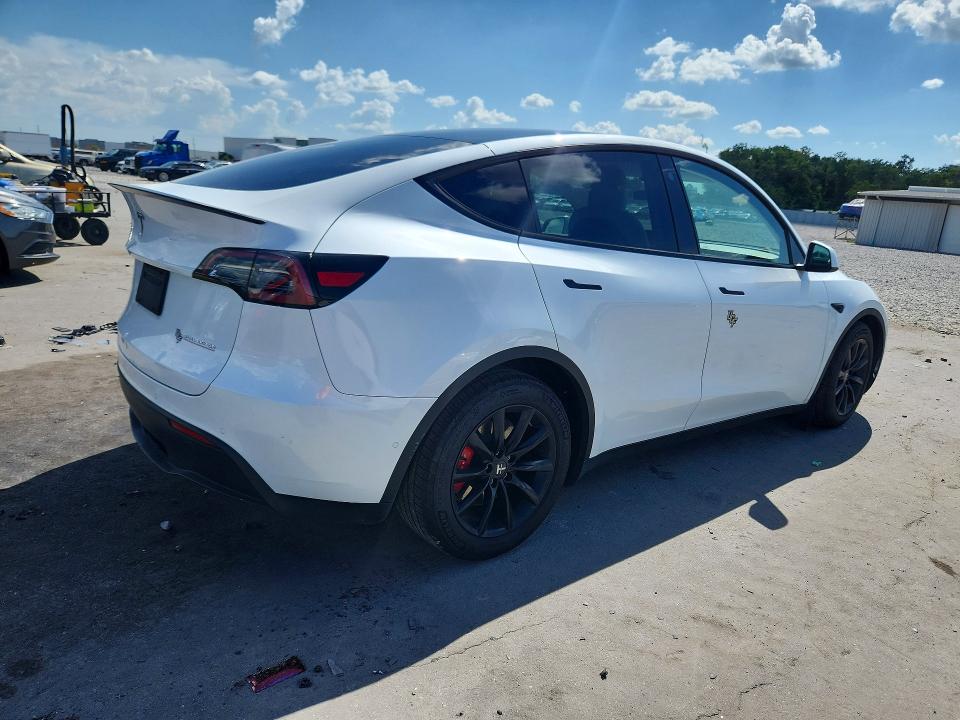 Photo 3 from auction – 2021 TESLA MODEL Y with VIN 5YJYGDEF6MF306503