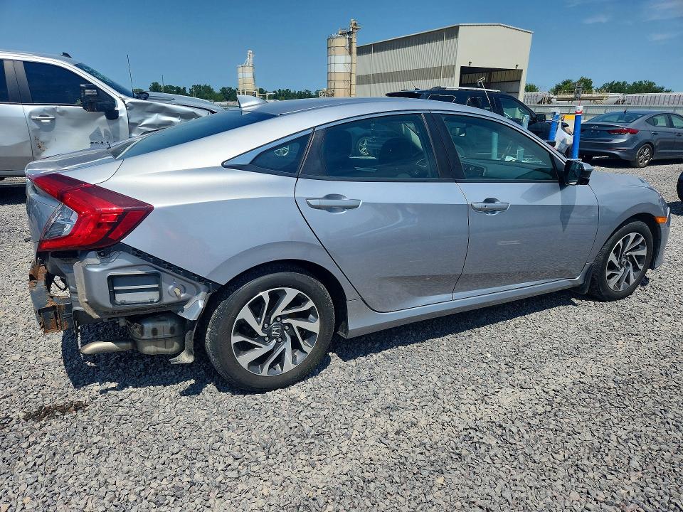 Photo 3 from auction – 2018 HONDA CIVIC with VIN 19XFC2F71JE002608