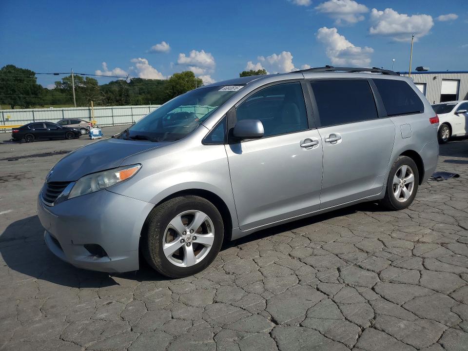 TOYOTA SIENNA 2011 с VIN 5TDKK3DC2BS001644 - Фото с аукциона