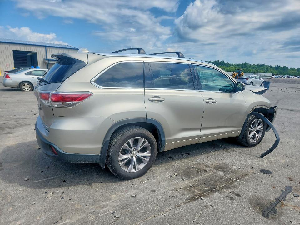 Photo 3 from auction – 2015 TOYOTA HIGHLANDER with VIN 5TDJKRFH0FS114232