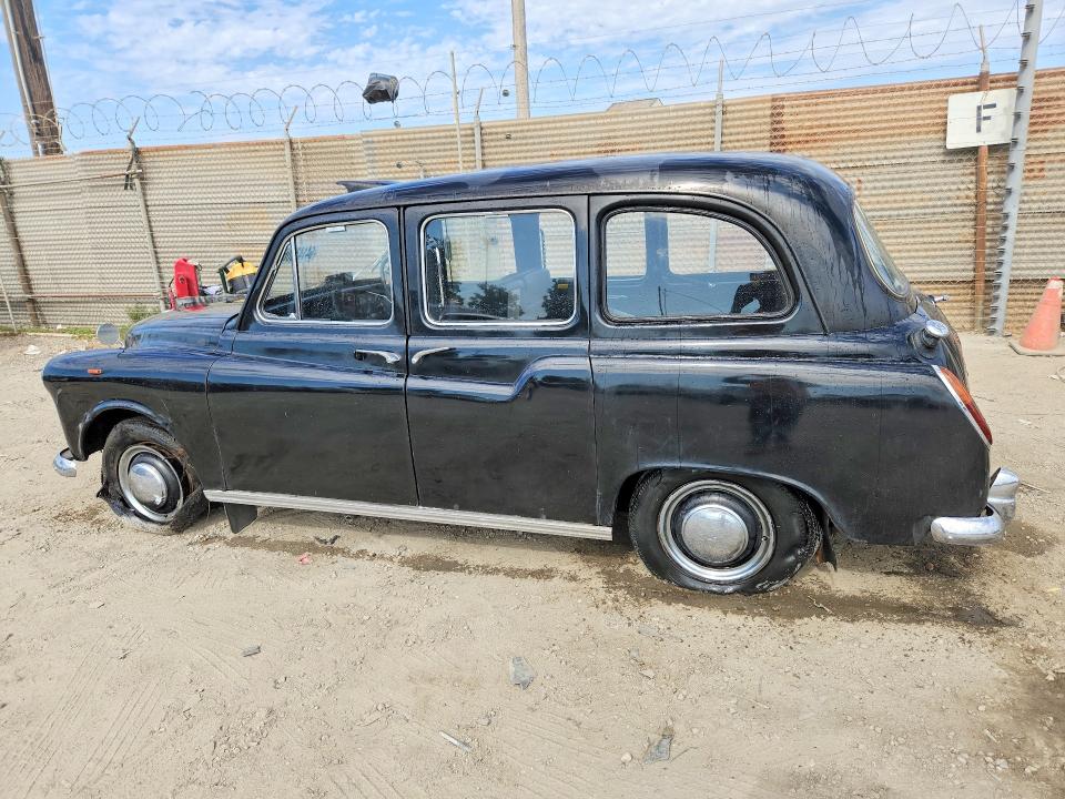 Photo 2 from auction – 1967 AUSTIN FX4D with VIN FX4D9774