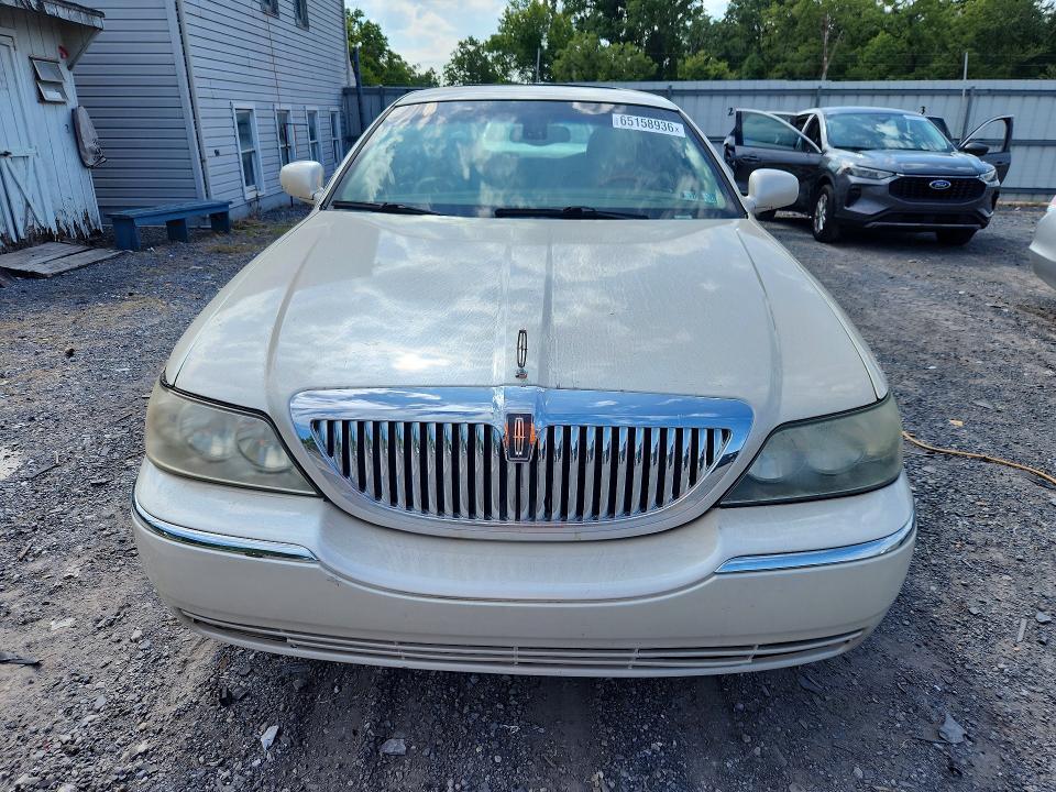 Photo 5 from auction – 2003 LINCOLN TOWN CAR with VIN 1LNHM83W83Y643879