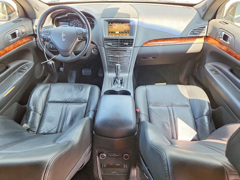 Photo 8 from auction – 2018 LINCOLN MKT with VIN 2LMHJ5NK0JBL01942