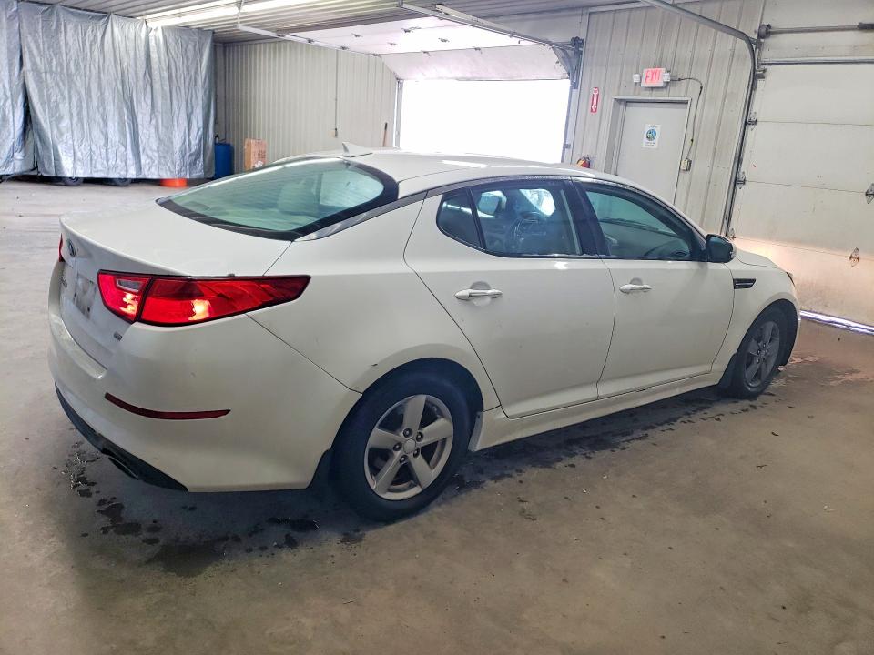 Фото 3 с аукциона – 2015 KIA OPTIMA с VIN 5XXGM4A70FG371401