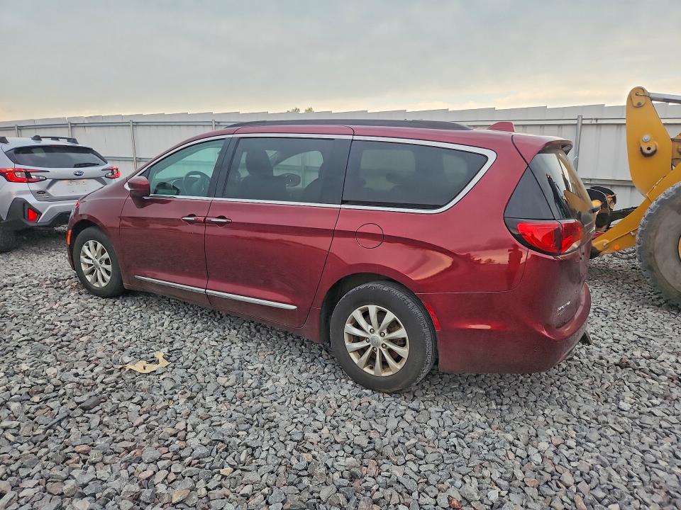 Photo 2 from auction – 2017 CHRYSLER PACIFICA with VIN 2C4RC1BG1HR553692