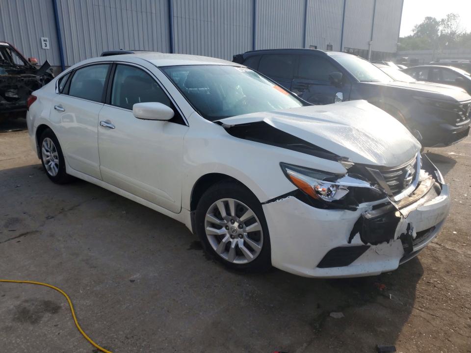 Снимка 4 от търг – 2017 NISSAN ALTIMA с VIN 1N4AL3AP3HC241916