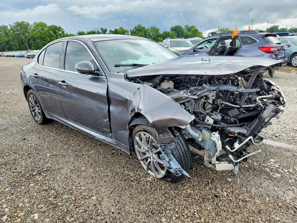 Photo 4 from auction – 2018 ALFA ROMEO GIULIA with VIN ZARFAEDNXJ7563985