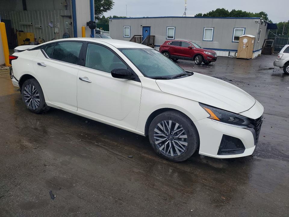 Photo 4 from auction – 2025 NISSAN ALTIMA with VIN 1N4BL4DV4SN356315