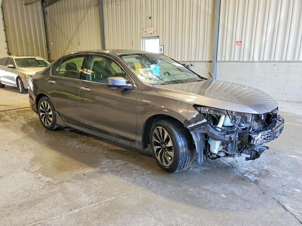 Photo 4 from auction – 2017 HONDA ACCORD with VIN JHMCR6F75HC005472