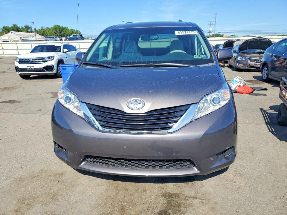 صورة رقم 5 من المزاد - 2011 TOYOTA SIENNA مع VIN 5TDKK3DC6BS145553