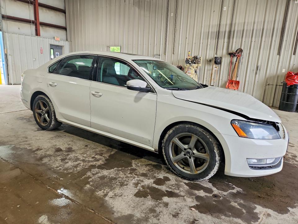Photo 4 from auction – 2015 VOLKSWAGEN PASSAT with VIN 1VWBV7A33FC105048
