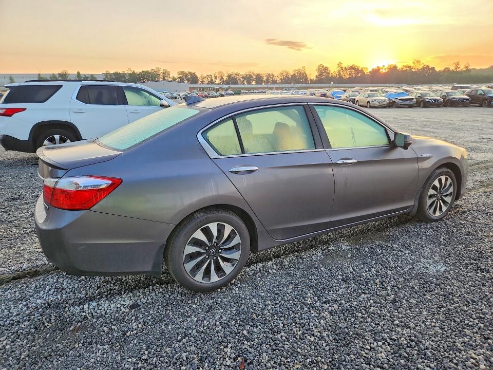 Photo 3 from auction – 2015 HONDA ACCORD with VIN 1HGCR6F57FA006178